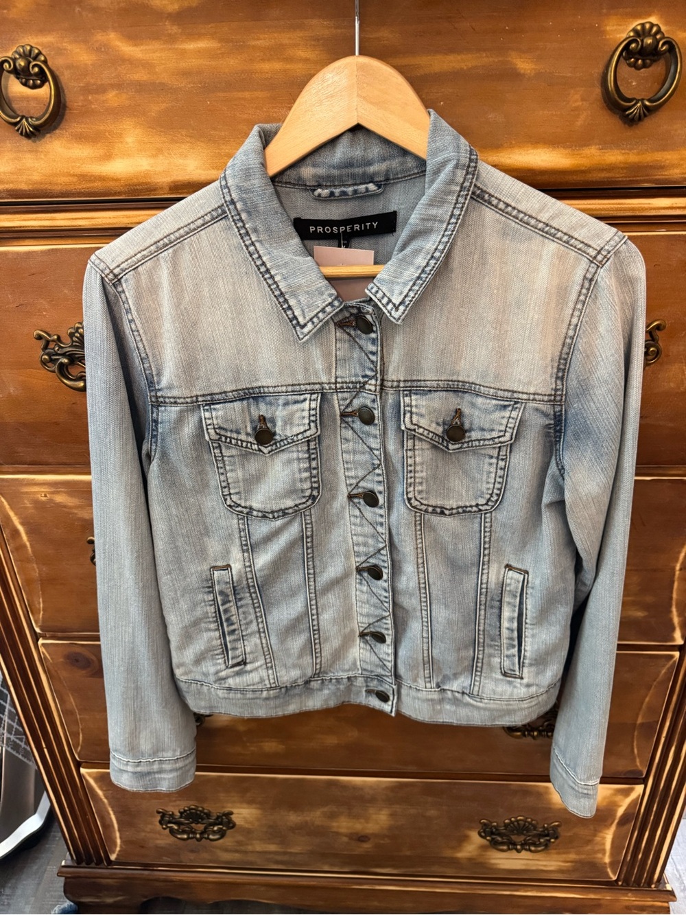 Prosperity Light Wash Denim Jacket Women’s Medium Snap Front Stretch NWOT